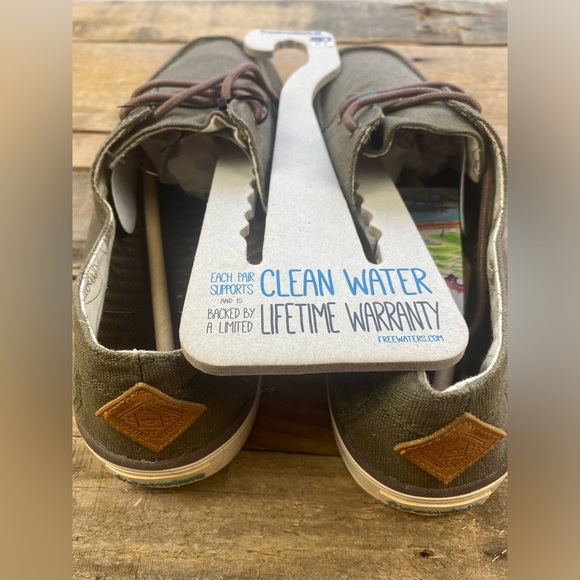 Freewaters Men’s boat shoes size 9 NEW with tags Olive Green. - Picture 2 of 10